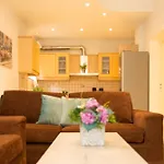 Eleni Apartment *