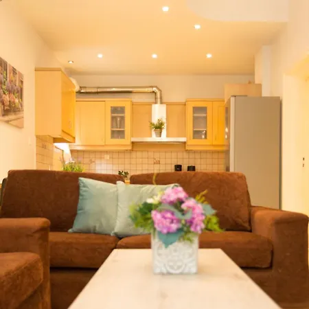 Eleni Apartment *