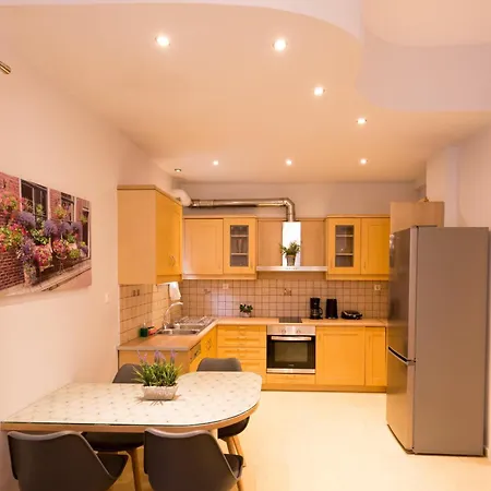 Eleni Apartment *