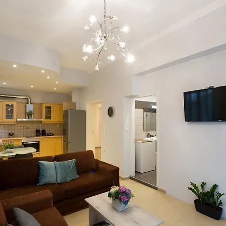 Eleni Apartment *